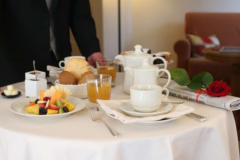 Alpen Suite Hotel Madonna Restaurant photo